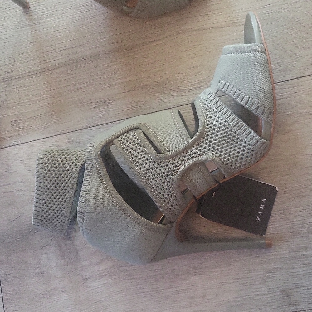 Zara l Size 37 Elegant Olive Green Women's Heels l Grad Night